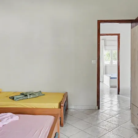 Casa de Férias Karousades Olive House