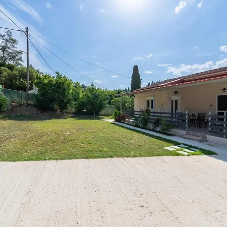 Casa de Férias Karousades Olive House *